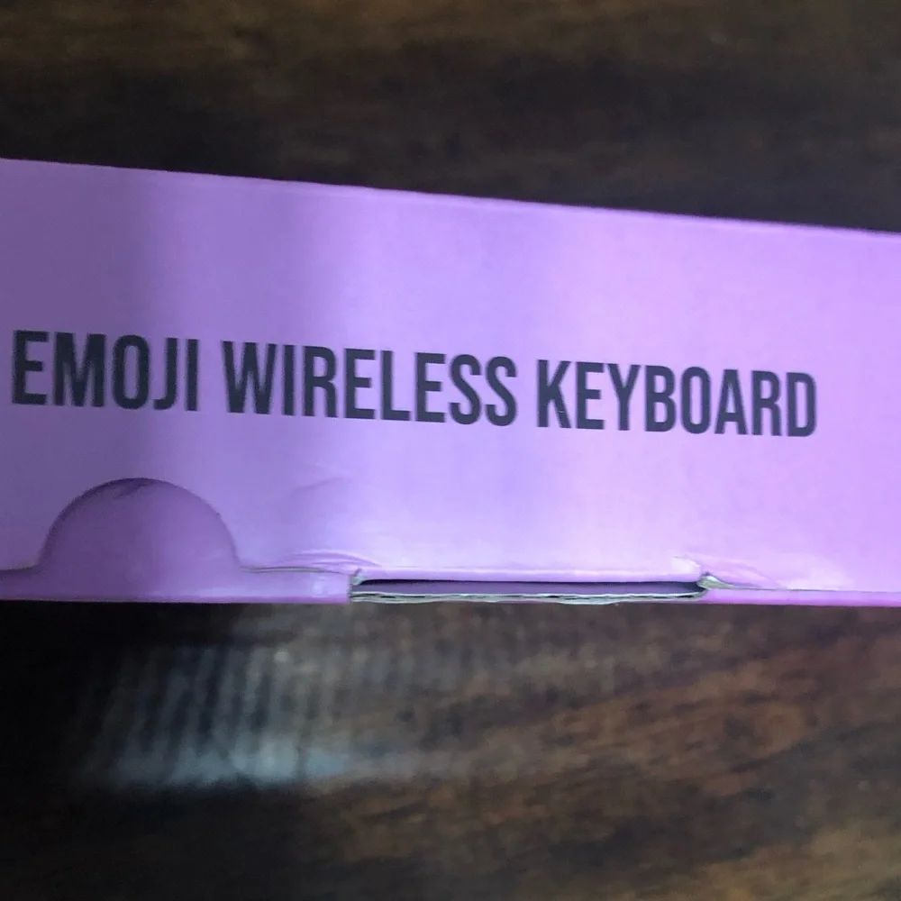 Retro Emoji wireless keyboard pink.